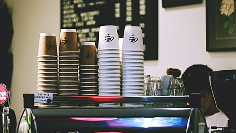 Paper cups are an easy solution to spontaneous takeaway coffee.