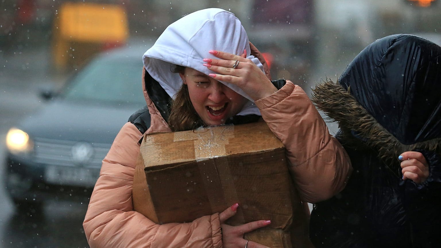 Vientos fuertes y lluvia en Sheffield, al norte de Inglaterra, mientras la tormenta Ciara recorría el país. 