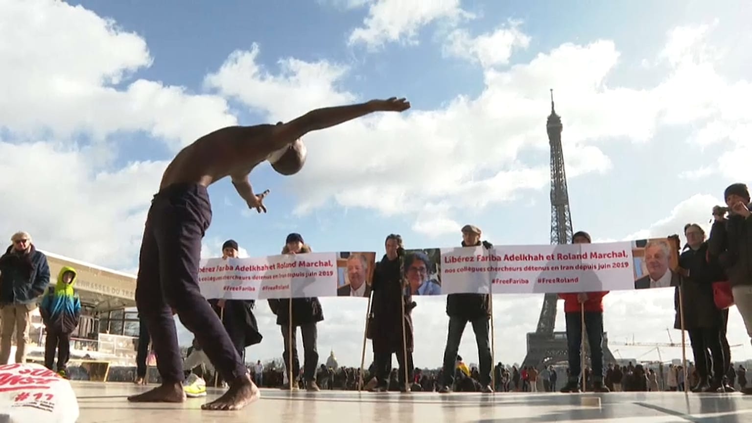 Paris: Akademisyenler İran'da tutuklu meslektaşları için toplandı