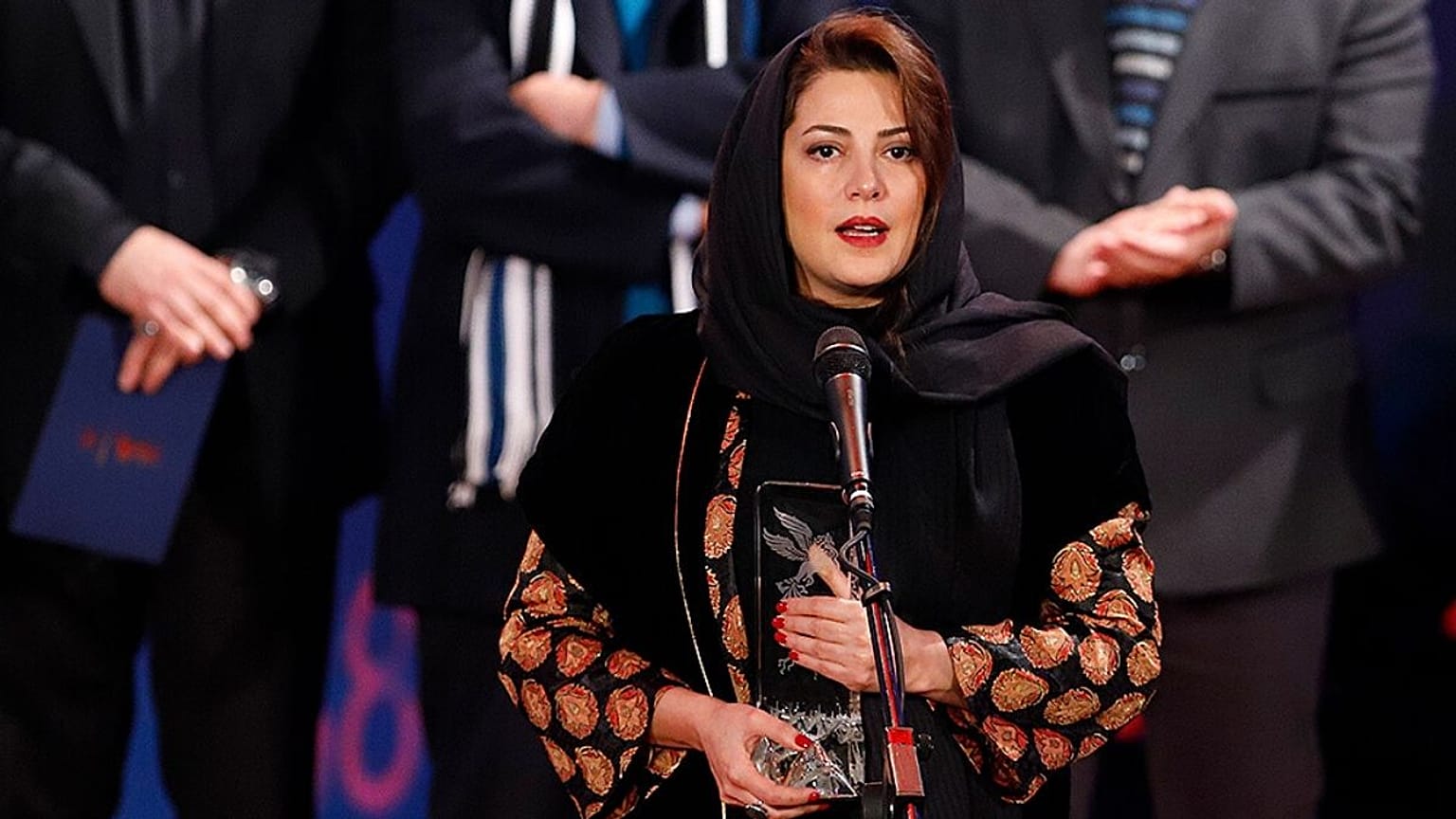 طناز طباطبایی برنده سیمرغ نقش مکمل زن برای فیلم شنای پروانه