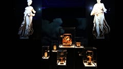 Εκθέματα από την έκθεση με τίτλο: «Δι’ αυτά πολεμήσαμεν… Αρχαιότητες και Ελληνική Επανάσταση», στο Εθνικό Αρχαιολογικό Μουσείο