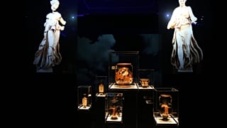 Εκθέματα από την έκθεση με τίτλο: «Δι’ αυτά πολεμήσαμεν… Αρχαιότητες και Ελληνική Επανάσταση», στο Εθνικό Αρχαιολογικό Μουσείο