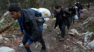 Menedékkérők és rendőrök küzdelme a bosnyák-horvát határon is