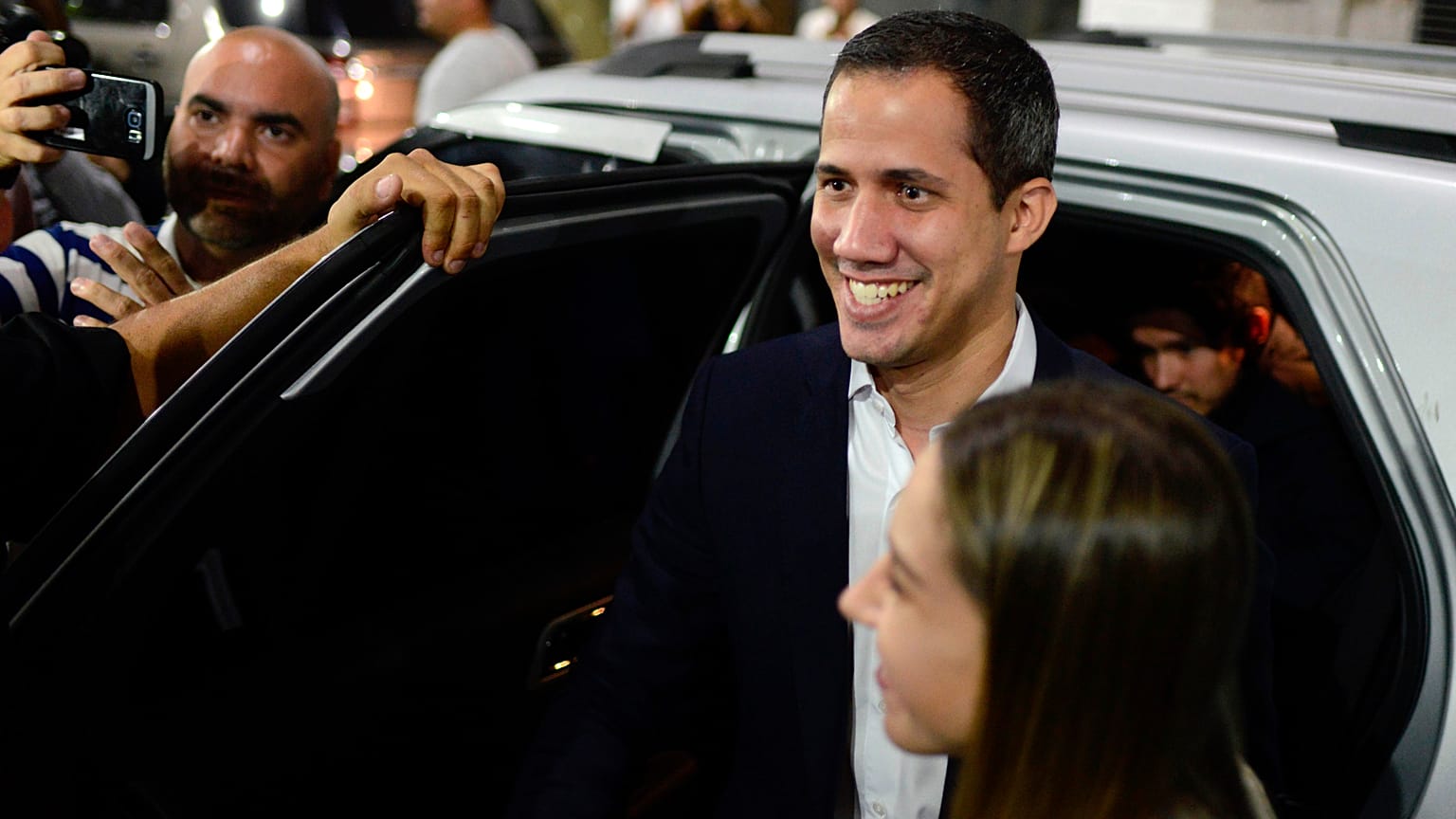 Guaidó e esposa agredidos no regresso a Caracas