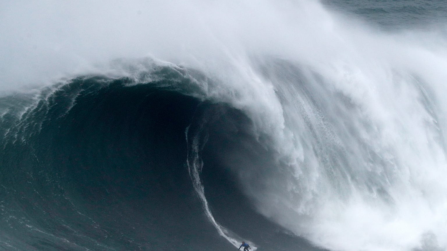 Surf : à Nazaré, Bothelo grièvement blessé, Lenny et Dupont titrés