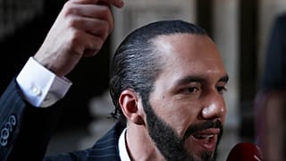 Nayib Bukele "acata" a regañadientes la orden de no volver a utilizar al Ejército