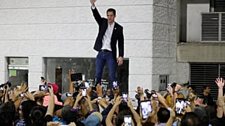 Επιστροφή του Γκουαϊδό στη Βενεζουέλα: Μηνήματα, επευφημίες και αποδοκιμασίες