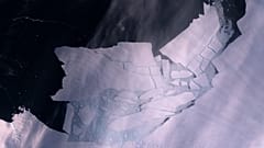 Imagen tomada por el satélite Sentinel 2 de la enorme masa de hielo que se ha separado del glaciar