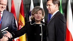 ABD Savunma Bakanı Mark Esper ile ABD NATO Temsilcisi Kay Bailey Hutchison