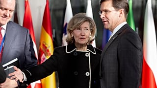 ABD Savunma Bakanı Mark Esper ile ABD NATO Temsilcisi Kay Bailey Hutchison