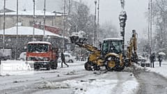 بارش مرگبار برف در گیلان؛ زلزله شمال ایران را لرزاند