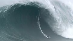 Nazaré: Riesige Welle überrollt Surfprofi Alex Botelho