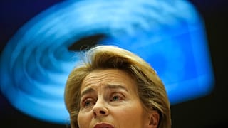 Ursula von der Leyent kísérti a múlt