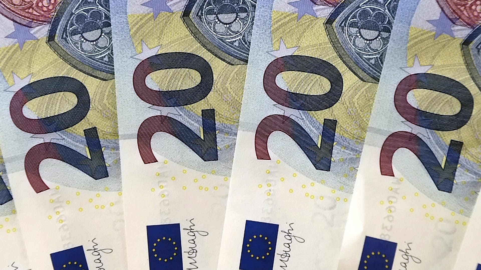 در این فایل 27 اکتبر 2015 تصویر اسکناس های بیست یورو جدید a طی یک کنفرانس مطبوعاتی در دفتر شعبه بانک فدرال آلمان به نمایش گذاشته شده است. 