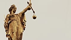 Бывший начальник управления ФСИН покончил с собой в зале суда в Москве