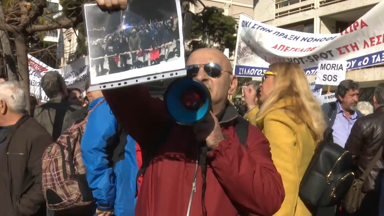 #euroviews : colère des insulaires grecs, le sexe protégé cher au Venezuela, colis piégé à Amsterdam