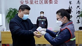 Coronavirus : le président chinois Xi Jinping s'est rendu au centre de santé de Pékin, le 10 février 2020