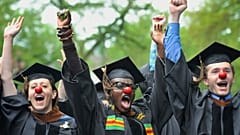 Diplomaosztás után a Yale-en