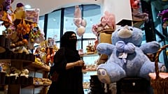 الحب والمواعدة خارج إطار الزواج لا يزالان يعتبران "مخاطرة" في السعودية