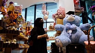 الحب والمواعدة خارج إطار الزواج لا يزالان يعتبران "مخاطرة" في السعودية
