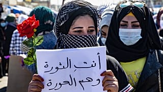 شاهد: عراقيات يتظاهرن في بغداد دفاعا عن دورهن في الاحتجاجات