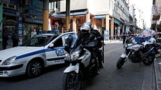 Αστυνομικοί έχουν αποκλείσει σημείο συμπλοκής
