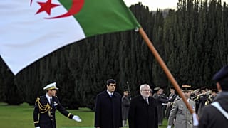 وزير المجاهدين الجزائري الطيب زيتوني برفقة وزير المحاربين القدامى والذكرى الفرنسي جان مارك توديسكيني 