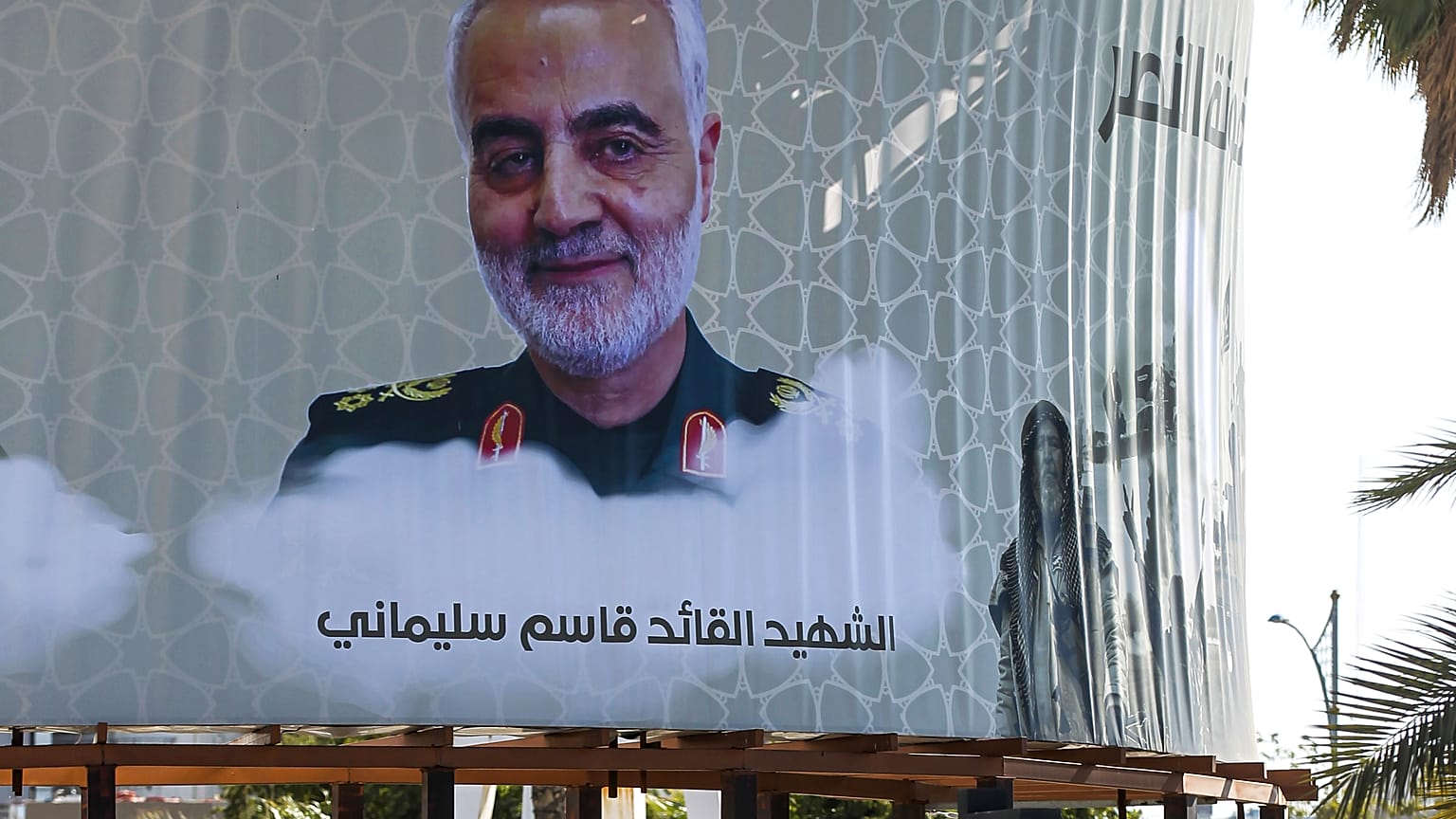 صورة كبيرة لقاسم سليماني في الكرادة بالعاصمة العراقية بغداد