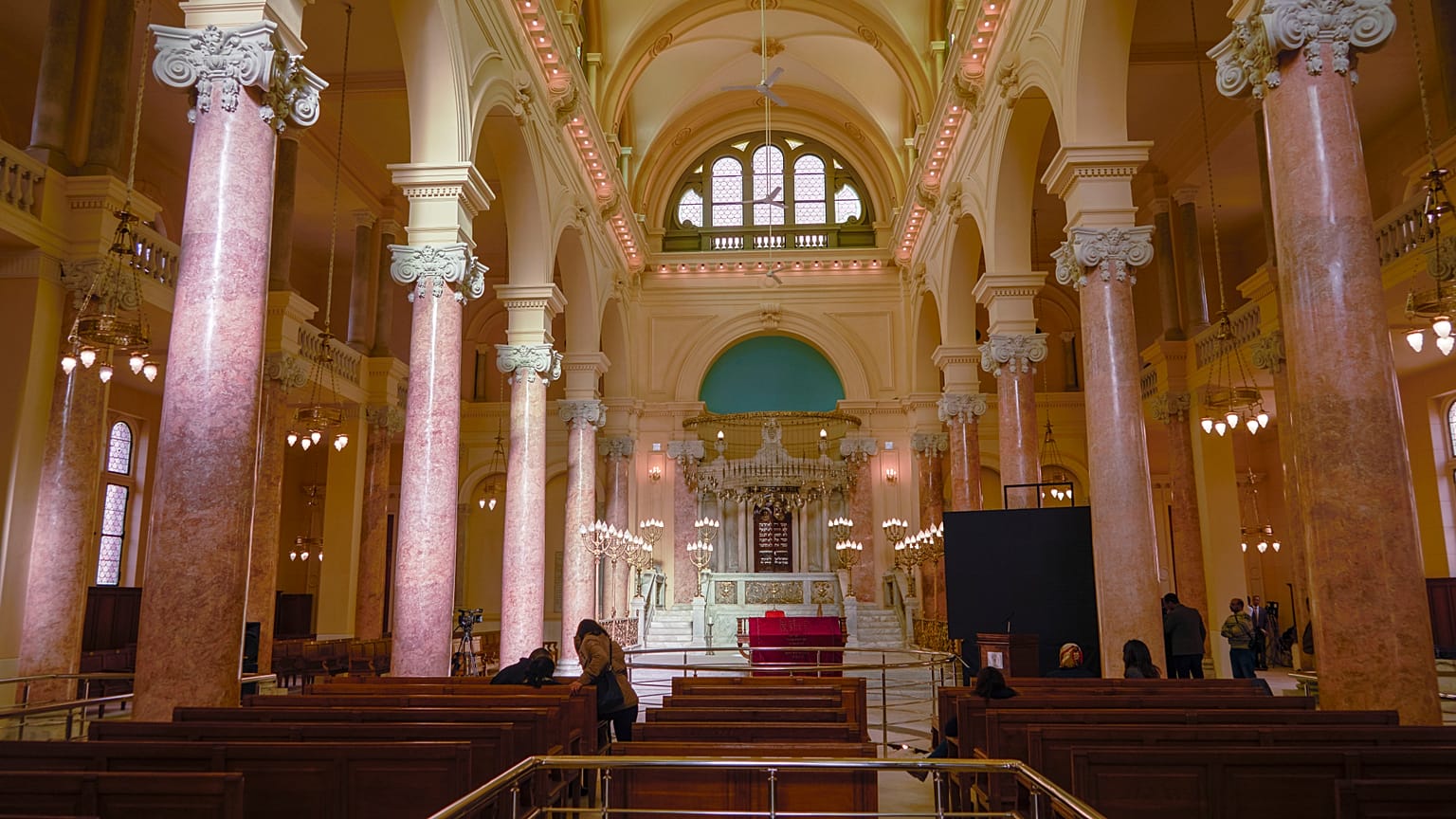 Die Synagoge von innen. 
