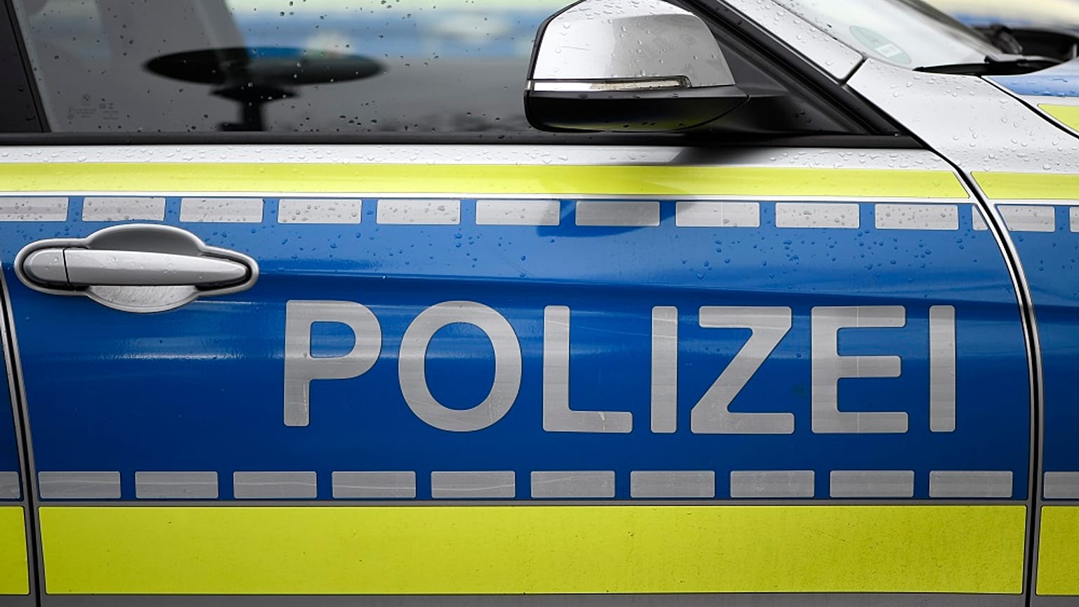 Razzien gegen mutmaßliche rechte Terrorzelle: 12 Männer festgenommen