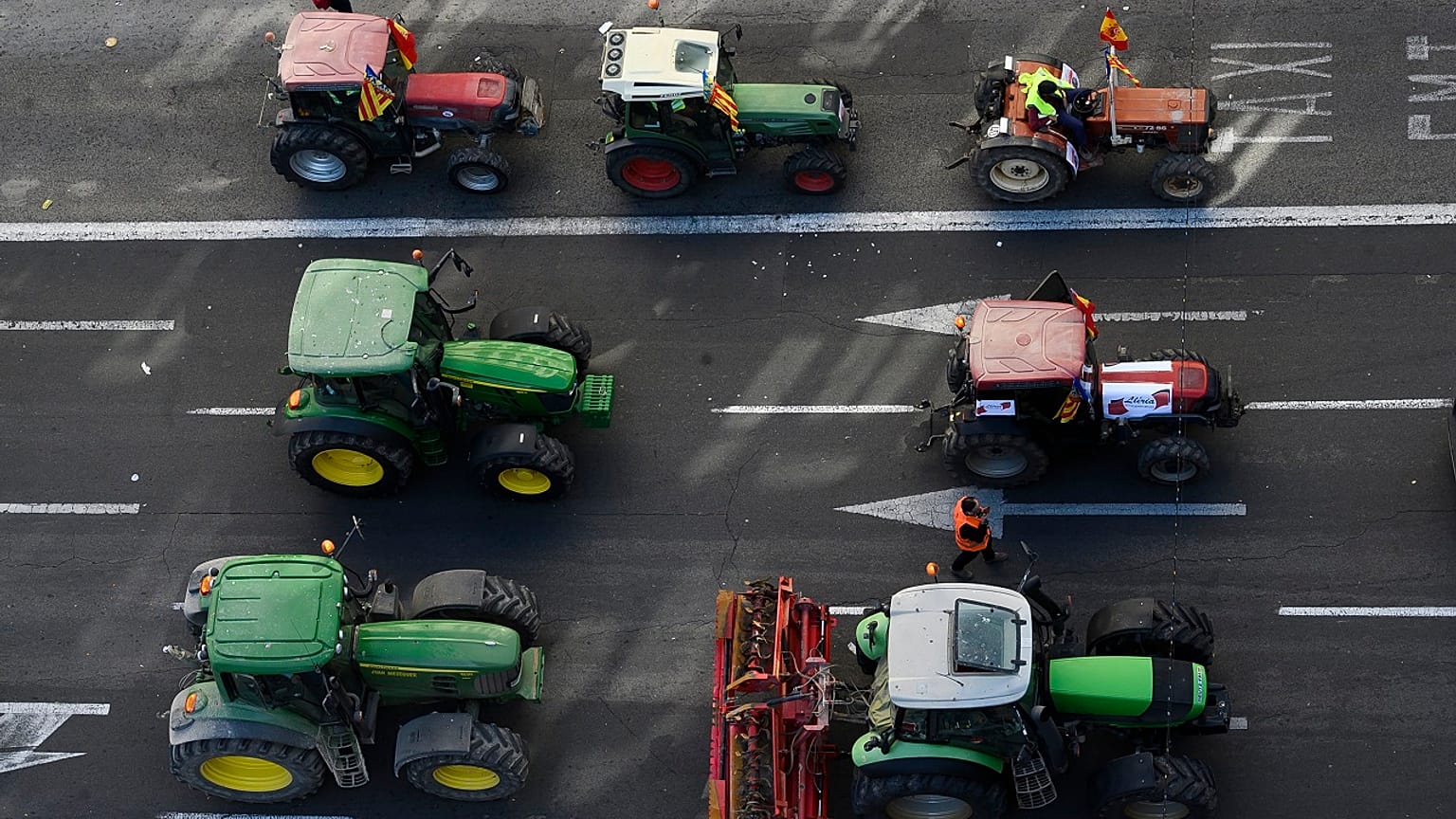 Agricultores espanhóis invadem ruas de Valência