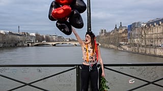 Παρίσι: Γυμνόστηθη διαμαρτυρία των Femen 