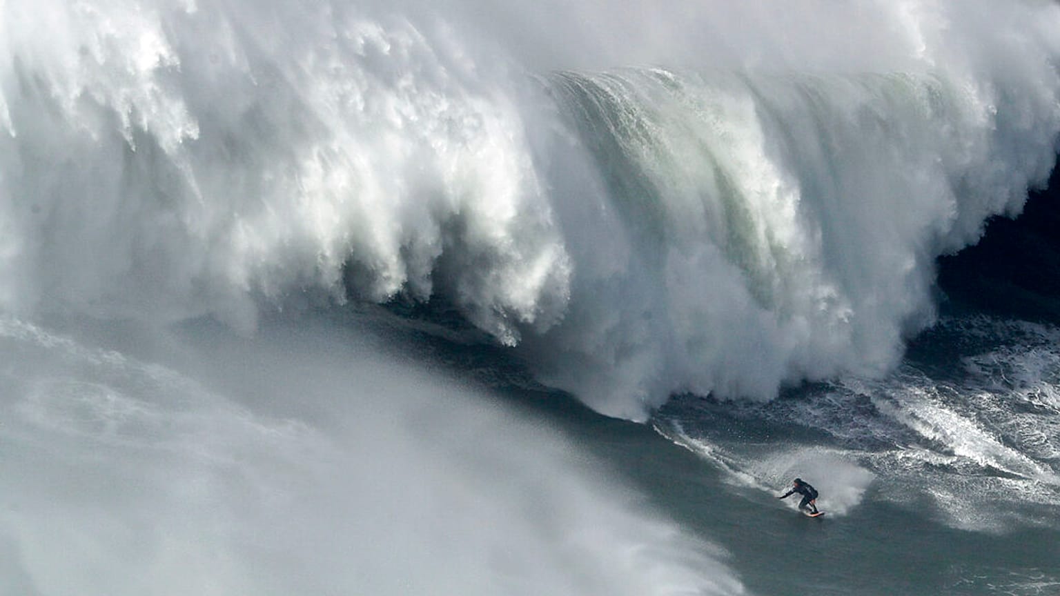Surf-Unfall  von Alex Botelho in Nazaré: Zuviel gezeigt?