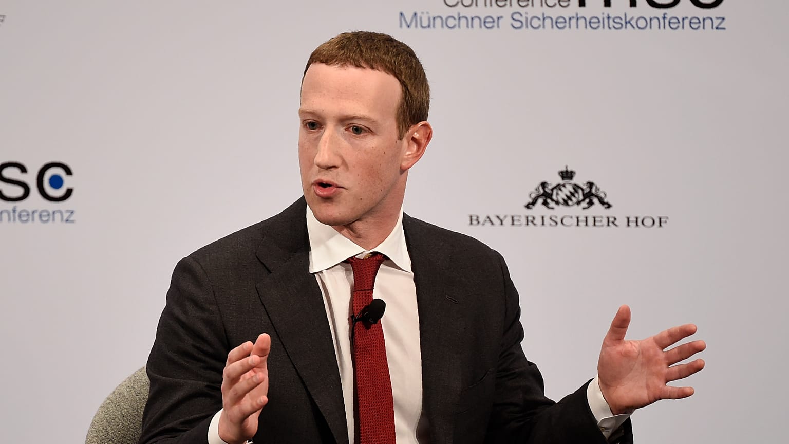 Sicurezza: Facebook deve accettare "alcuni" regolamenti statali