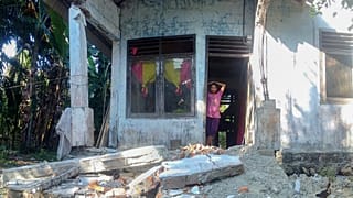 Endonezya 7 Ocak'ta 6.2 büyüklüğünde depremle sallanmıştı