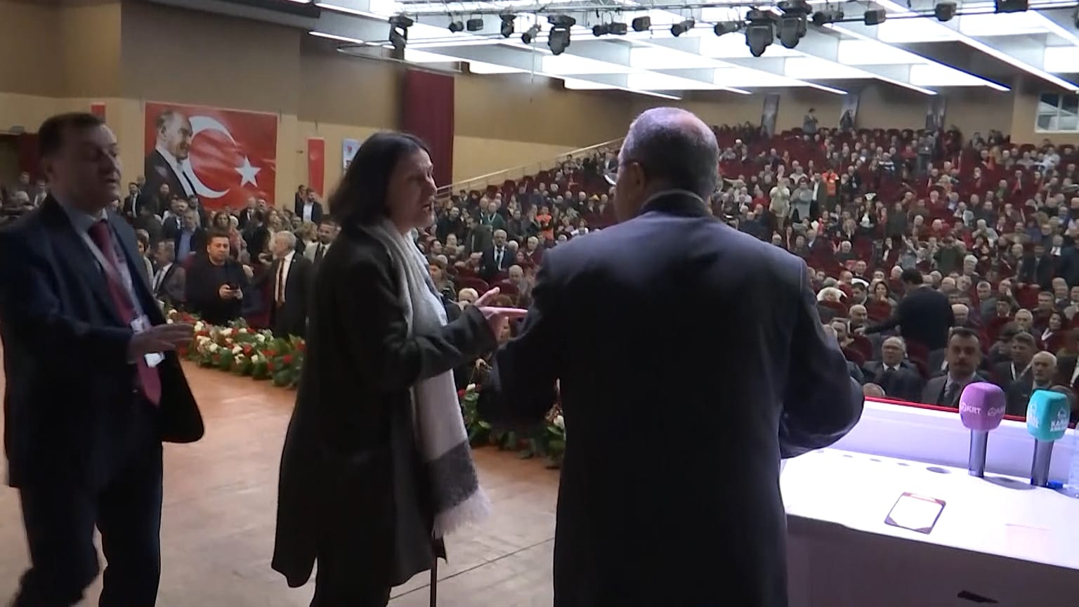 "Siyasetçinin işine, kadının işvesine aldanılmaz" diyen CHP'liden özür: Kadınlar anam bacımdır