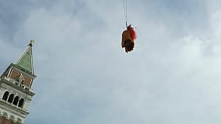 El 'vuelo del ángel' del carnaval de Venecia