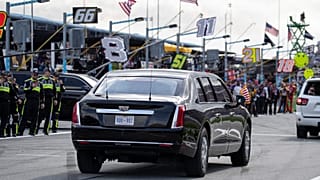 Trump limuzini ile NASCAR pistinde tur attı