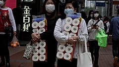 Hong Kong'da tuvalet kağıdı çetesine baskın