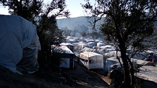 Μεταναστευτικό: "Παγώνουν" για μια εβδομάδα οι επιτάξεις εκτάσεων στα νησιά