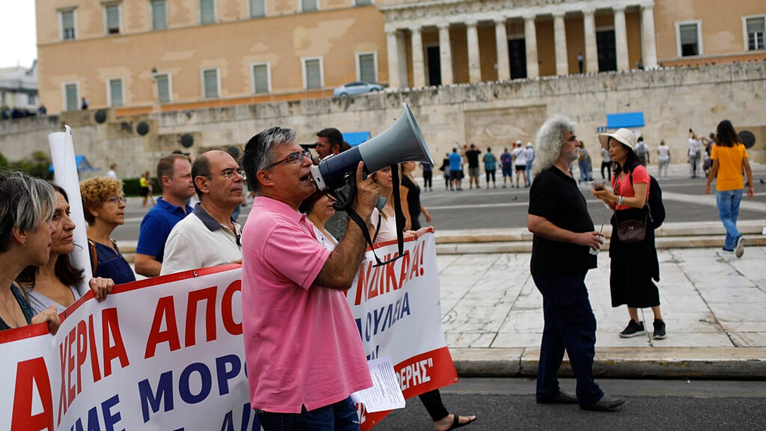 Βολές της κυβέρνησης στους συνδικαλιστές για την σημερινή απεργία