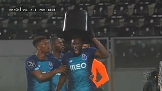 Marega ırkçı tezahüratlara dayanamayarak maçı terk etti