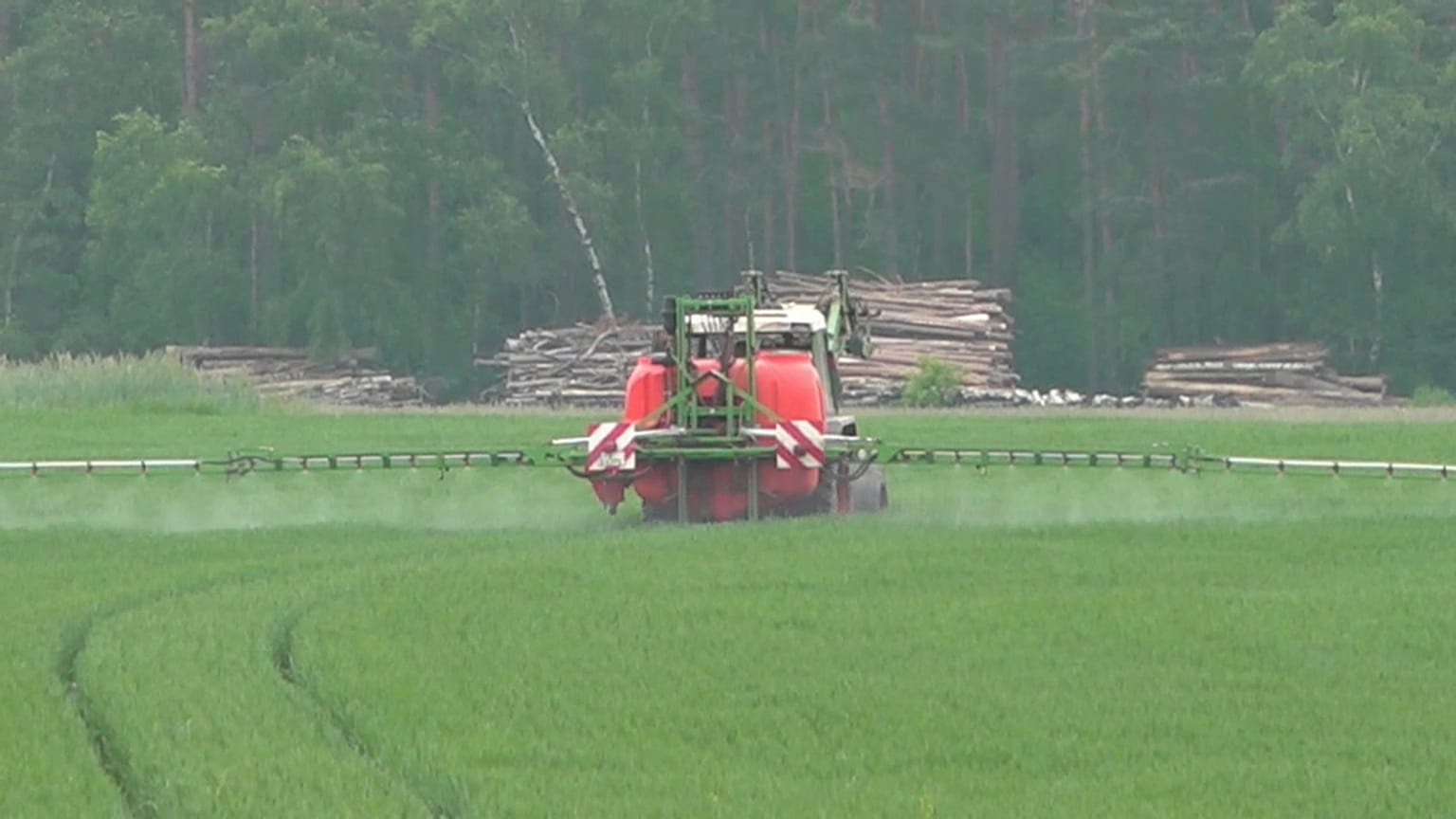 Bayer und BASF: Millionenstrafe für Unkrautvernichter Dicamba in den USA