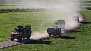 Türk Silahlı Kuvvetlerince, İdlib'deki gözlem noktalarına tank, zırhlı askeri ambulans ve zırhlı personel taşıyıcı (ZPT) sevk edildi.