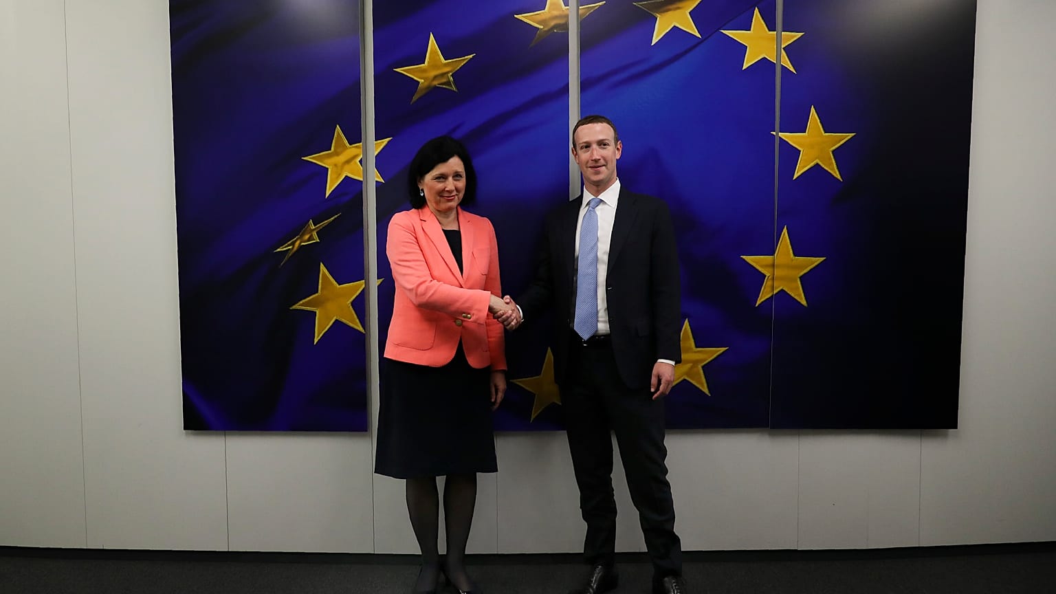  AB Değerler ve Şeffaflık Komisyonu Başkan Yardımcısı Vera Jourova ile Facebook CEO'su Mark Zuckerberg