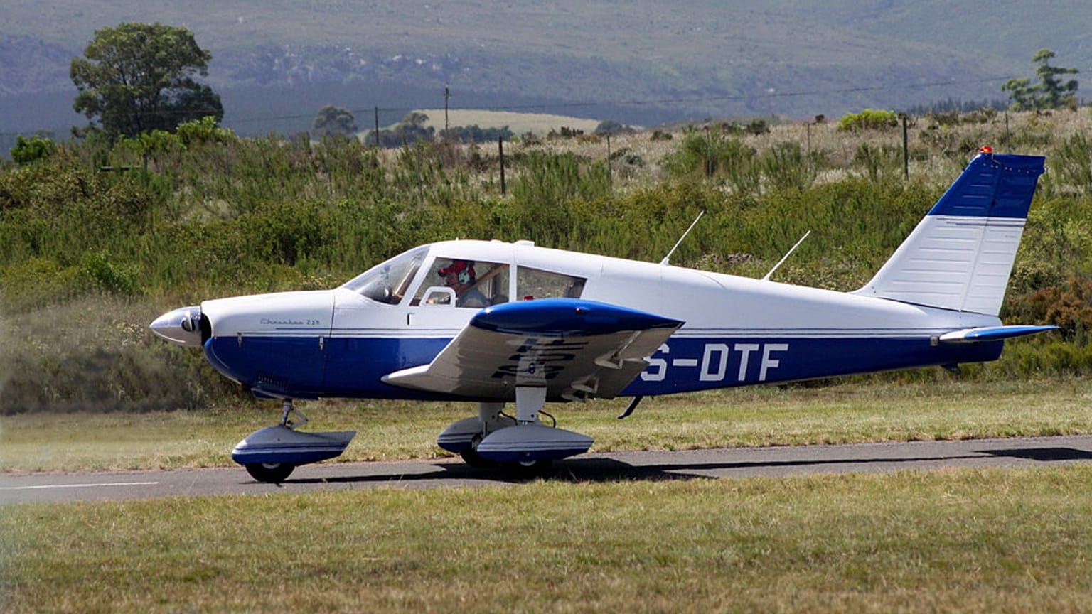 Piper PA-28 uçağı 