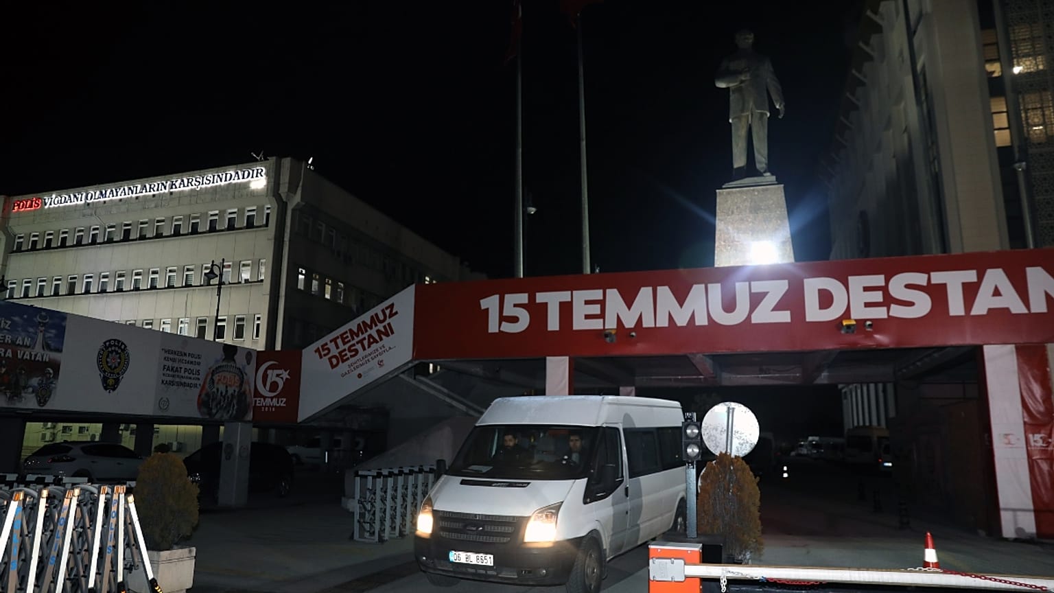 Gülen yapılanmasına yönelik eş zamanlı operasyon düzenledi
