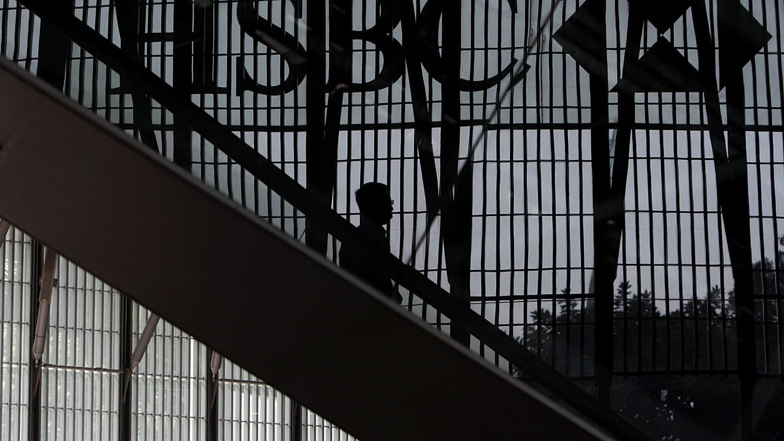 HSBC: Περικοπές 35.000 θέσεων εργασίας μέσα στα επόμενα τρία χρόνια