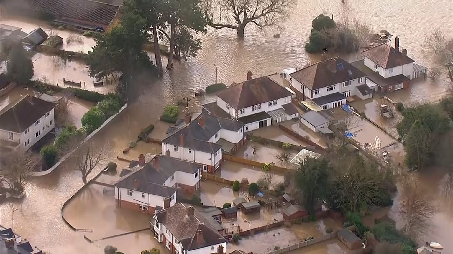 Du ciel, les importants dégâts en Angleterre de la tempête Dennis