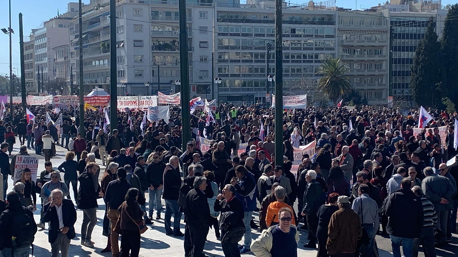 Με μεγάλη συμμετοχή η συγκέντρωση κατά του ασφαλιστικού